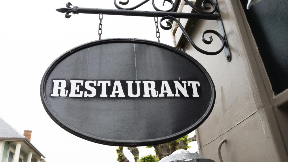 restaurant-signage